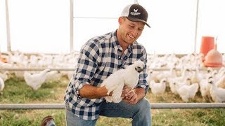 Farmer Raises 500,000 Chickens on Pasture for Profit