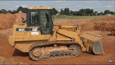 Caterpillar 963C Making Sure The Grade is Just Right