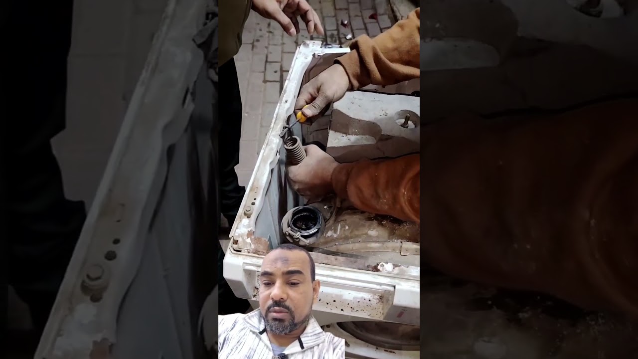 فك غسالة زانواسي في أقل من 20  دقيقة مع وائل تكروني 