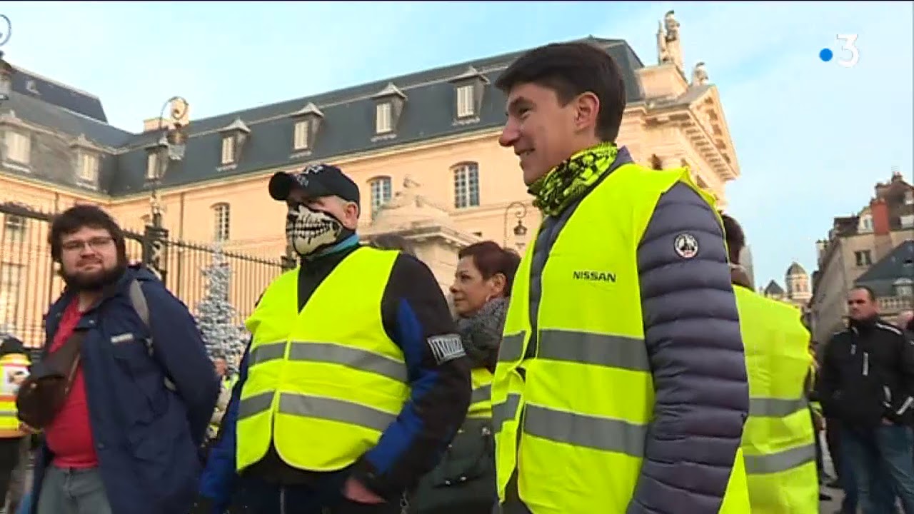 Dijon Manifestation Tendue Entre Gilets Jaunes Et Forces De Lordre