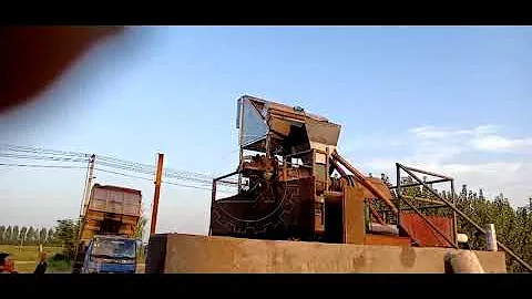 Working process of inclined screen solid-liquid separator