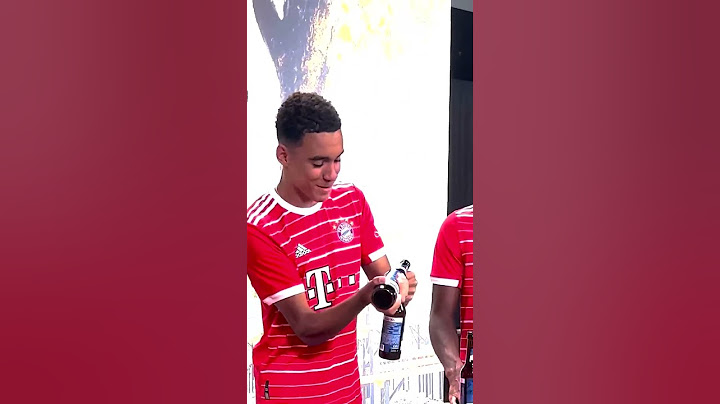Früh übt sich! Thomas Müller unterrichtet Jamal Musiala 🤣