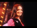 Crystal Gayle - Somebody Loves You