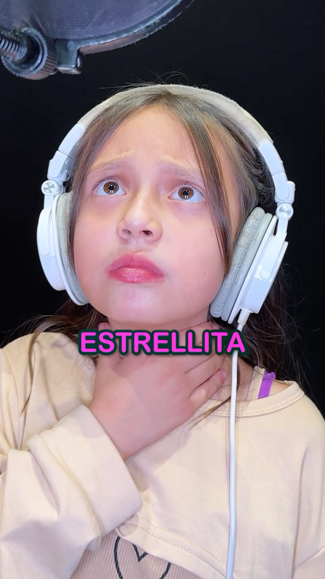 MI HERMANITA PERDIÓ LA VOZ !!