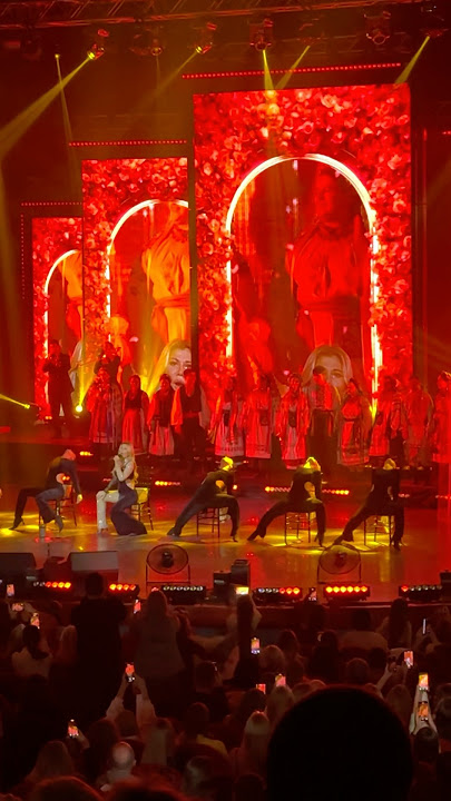 Ой, я не пʼяна я просто закохана… до того як ця пісня стала мейнстрімом