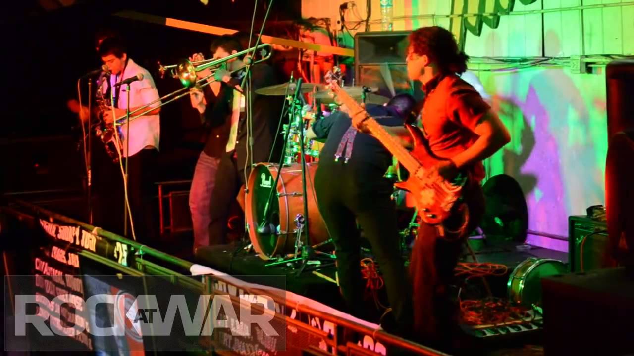 Social Criminals - A432 @Micheladas de la justo (ROCK AT WAR) adlı videoyu YouTube'da izle Social Criminals - A432 @Micheladas de la justo (ROCK AT WAR) adlı videoyu YouTube'da izle