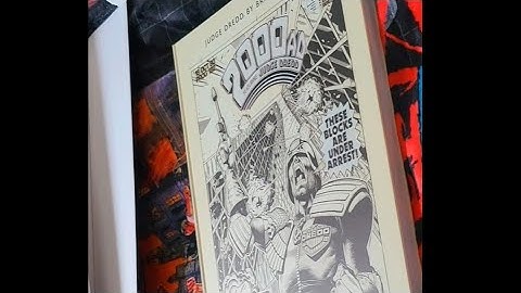 Unboxing the amazing - Judge Dredd Brian Bolland 2000AD Apex Edition.