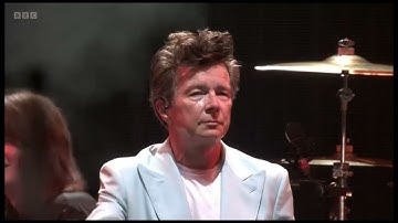 SUMMERSEASON 2023: Rick Astley and The Blossoms sing Heaven Knows I