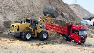 KERJA KERAS! RC Wheel Loader CAT &amp; Dump Truck Iveco Angkut Pasir Proyek Sungguhan! 🏗️🛠️