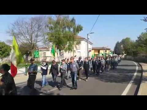 cavallerleone corteo 10 anni monumento agli alpini