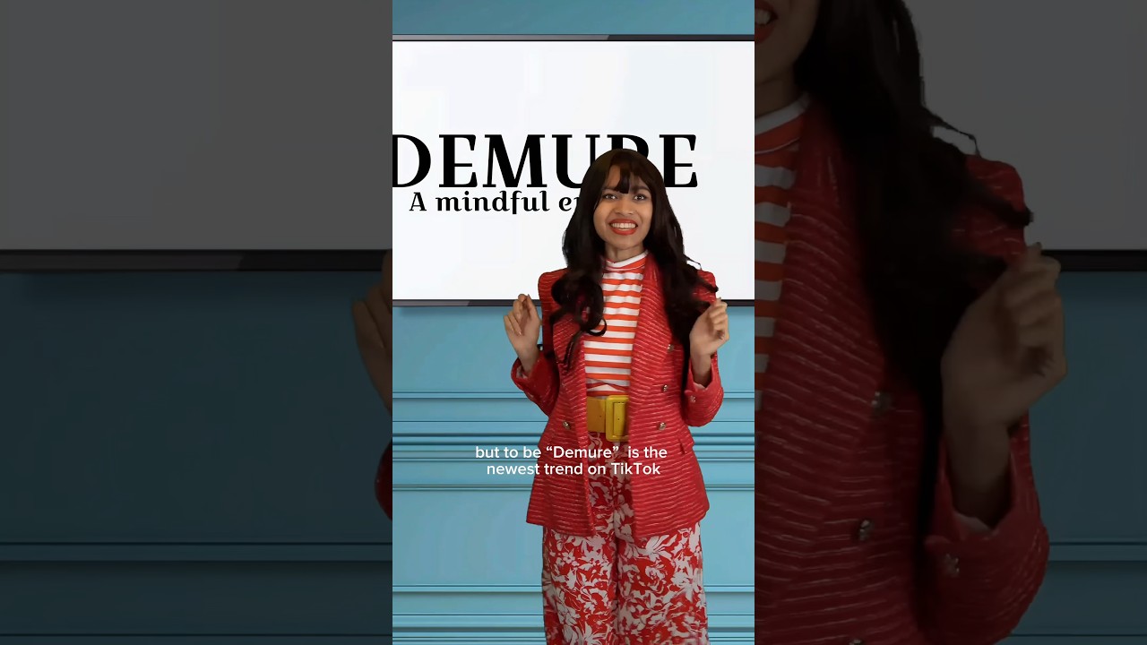 Every presentation scene in Emily in Paris😂 