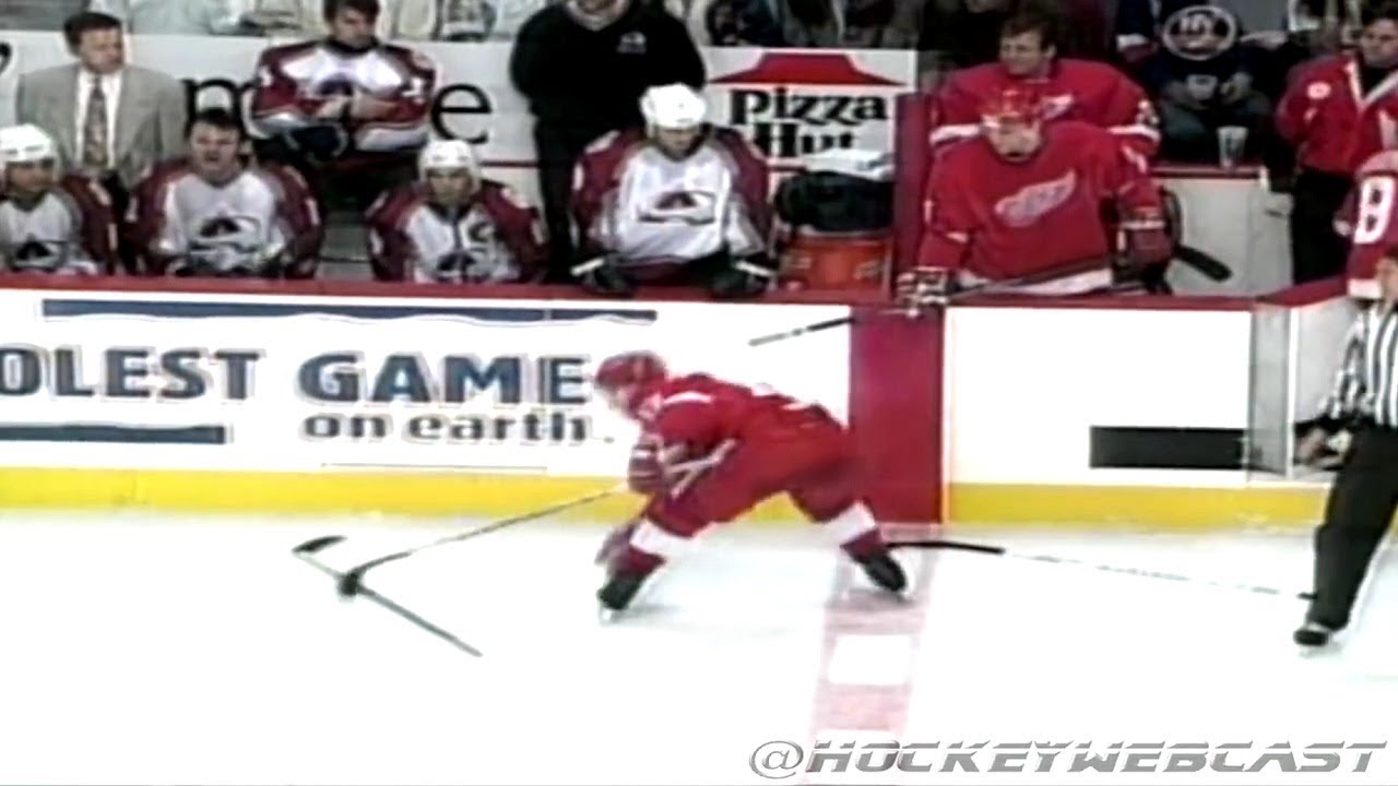 Colorado Avalanche and Detroit Red Wings gets into a stickfight battle