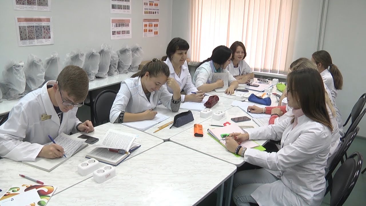 ниу вшэ мантии. выпускники аспирантуры. аспирант россия. выпускники магистратуры. магистратура докторантура.