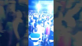 رقص البنات والشباب بحفلة في شرم الشيخ
