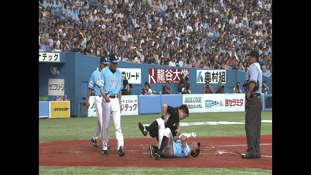 痛みを堪えて…福田秀平、すかさず盗塁を決める - YouTube