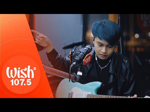 Ace Banzuelo performs “Muli x Malayo” LIVE on Wish 107.5 Bus class=