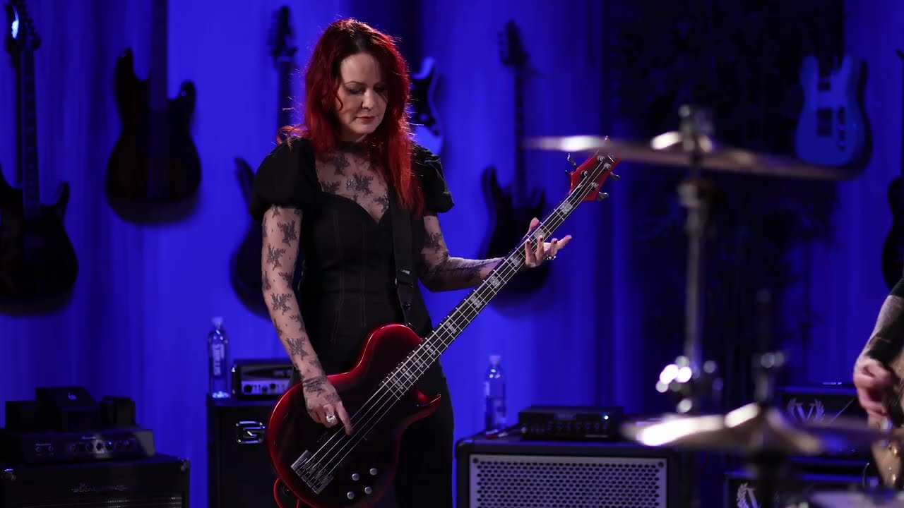 Nadja Peulen and Meegs Rascon of Coal Chamber Perform "Fiend"