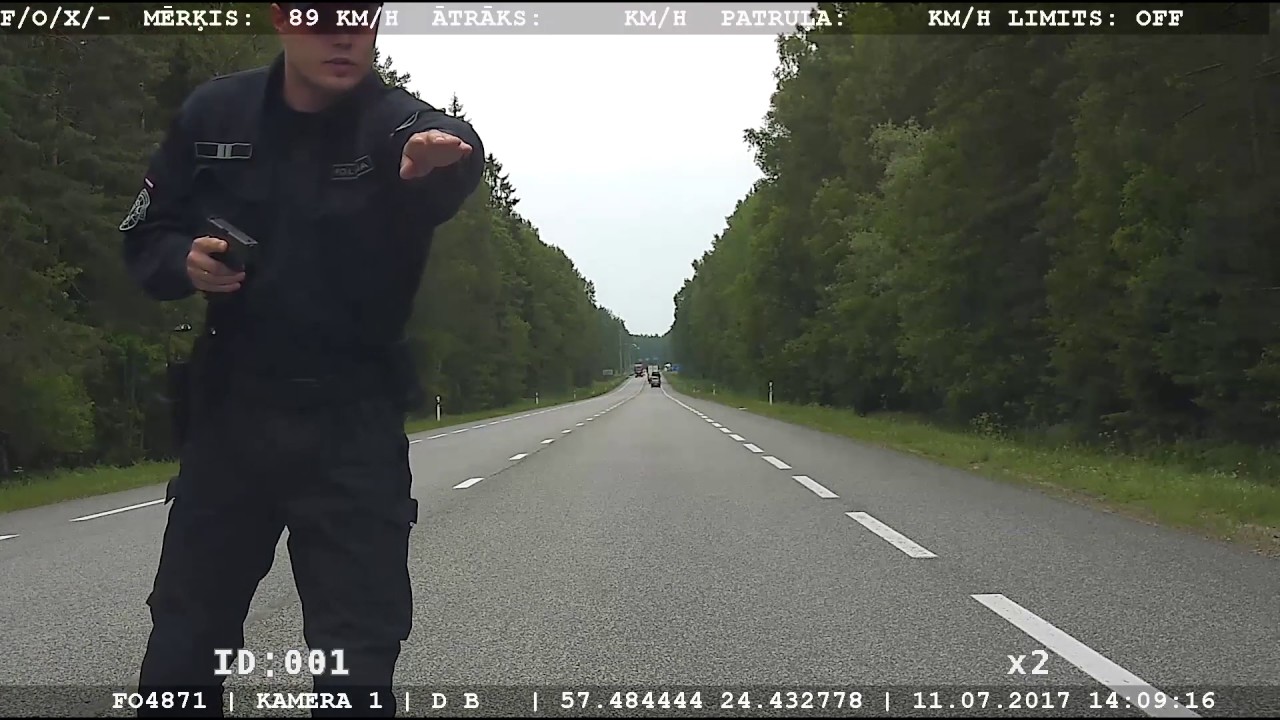 No soda neizbēgt! Noķerts ātrumpārkāpējs – 185 km/h un apzināti slēptas numura zīmes