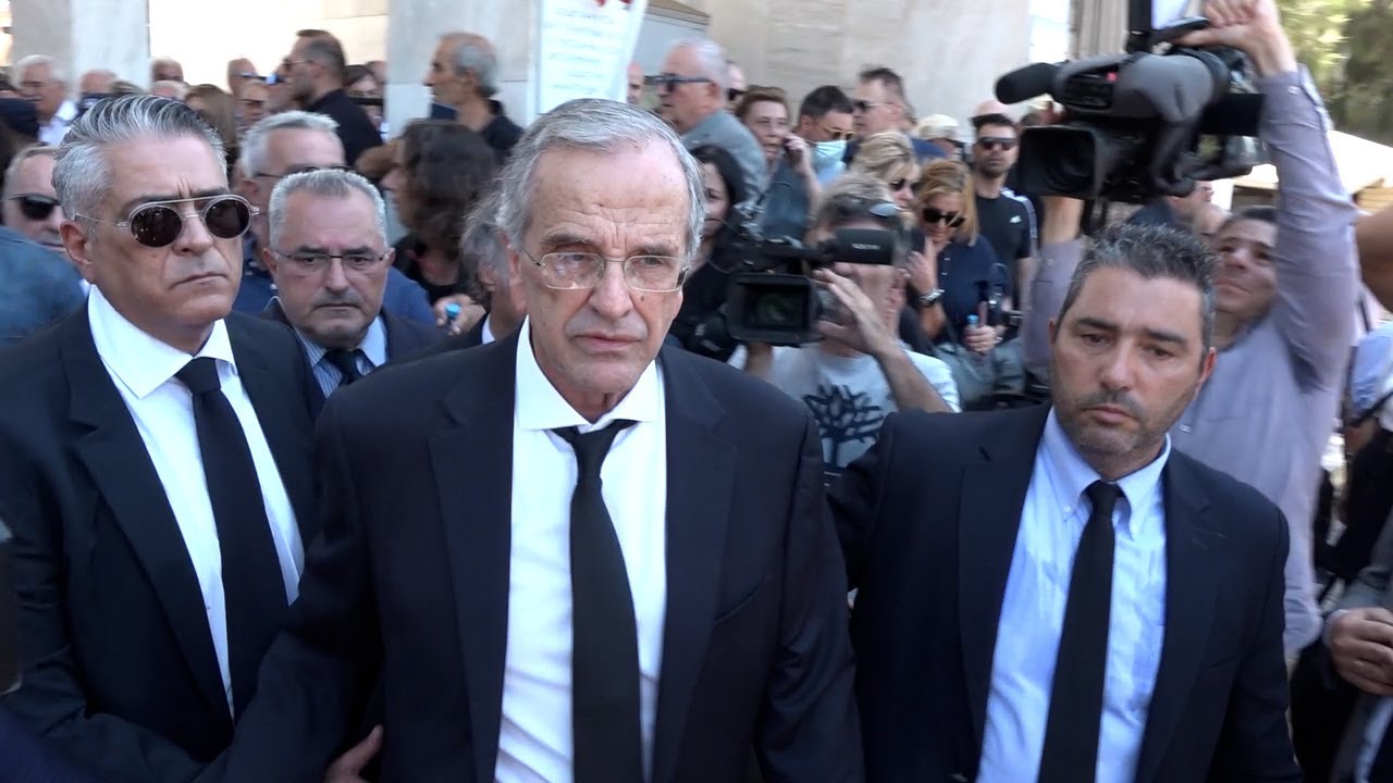 Πλήθος κόσμου στο τελευταίο «αντίο» στη Λένα Σαμαρά