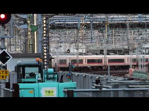 東京駅に到着するE657系特急「ときわ」