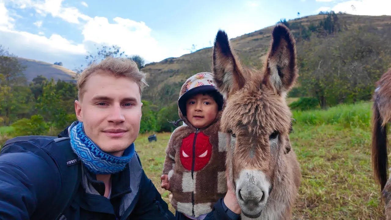 🇪🇨 5 year old andean shepherd shows me his farm in Ecuador