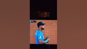 Trea Turner Leaves Game Because of a Right Hamstring Strain.  Day to Day.⚾