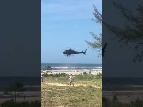 Helicóptero chama a atenção ao pousar para oferecer ajuda em afogamento no Campo Bom