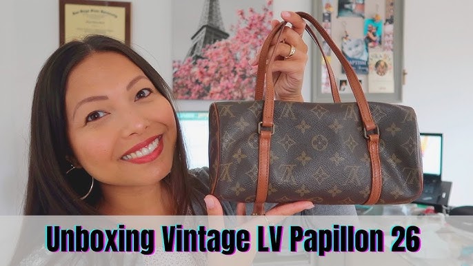 Louis Vuitton Papillon 30, What's in my bag