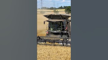 FENDT 10T Ideal Drive combine harvester in a field of wheat