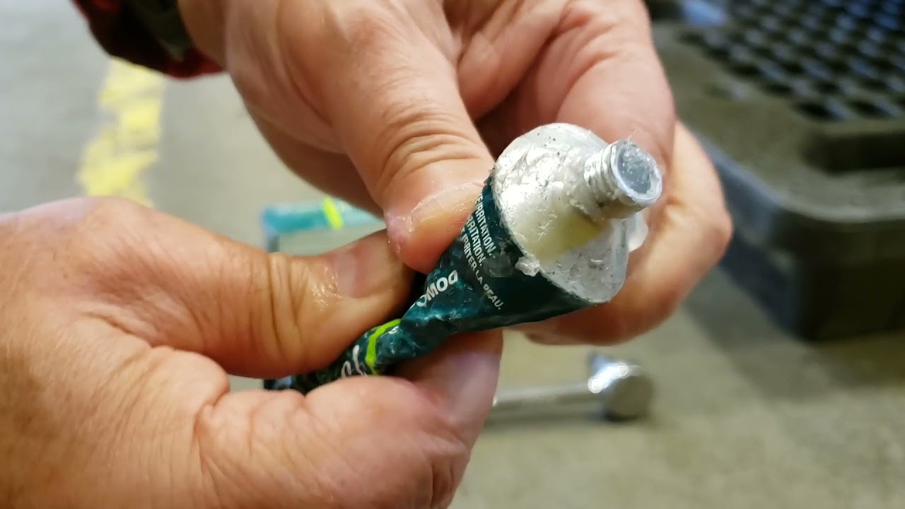 Installing the Purge Port Plug in the Triaxys buoy