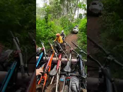 Video: Sepeda Gunung Vs. Sepeda Motor Trail Di Pegunungan Idaho - Matador Network