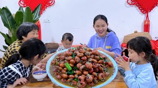 3 kilograms of spicy and fragrant crayfish tail, the family enjoyed the delicious food