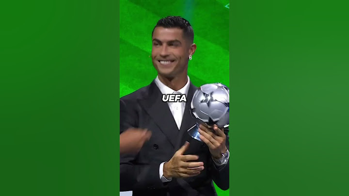 CRISTIANO RONALDO WAS THE FIRST TO TOUCH THE 2025 CHAMPIONS LEAGUE TROPHY 🤩🏆