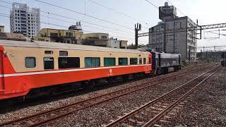 2019.02.10 14:02 莒光號507次(藍武士號車頭E213)楠梓站開車,並交會加班復興號5586次通過楠梓站