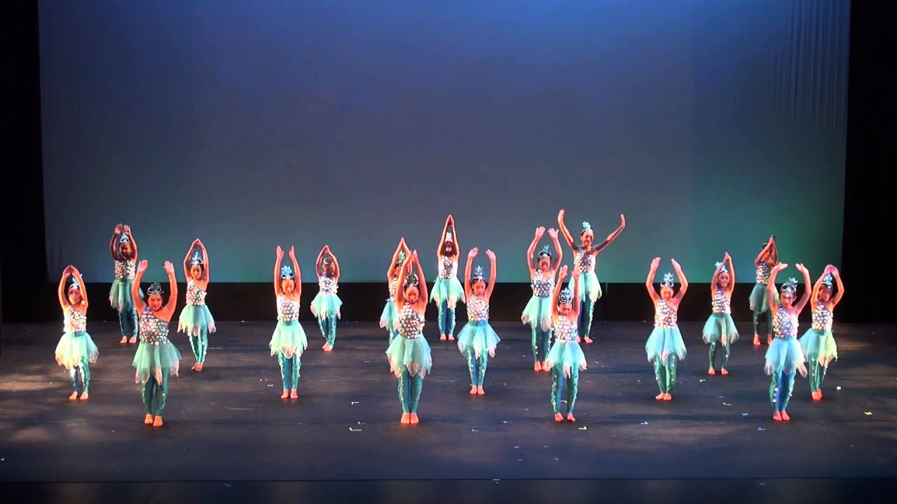 современная хореография дети. фотосессия танцевального коллектива на море. костюм для современного танца морской. образцовый коллектив ансамбль современного танца «акварель». костюм для современной хореографии.