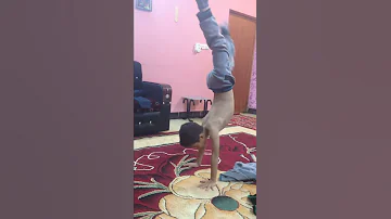 مشي على اليدين 