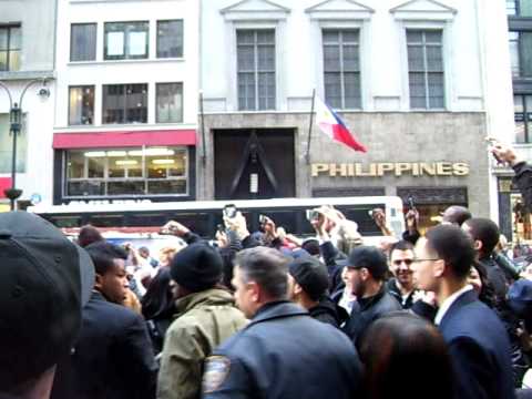 Jay Z Leaving Barnes Noble Book Signing 5th Ave Nyc Youtube