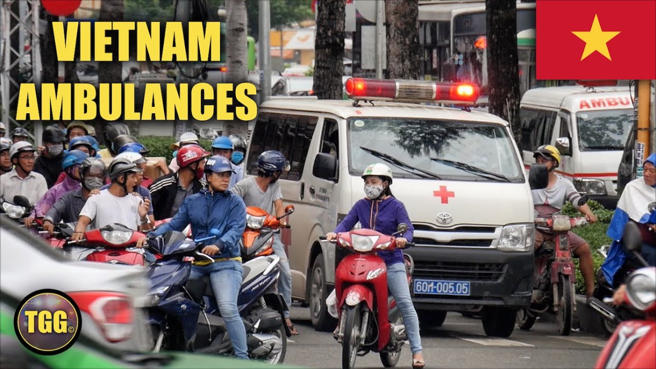 [Saigon] Vietnamese Ambulances Responding With Lights & Siren!