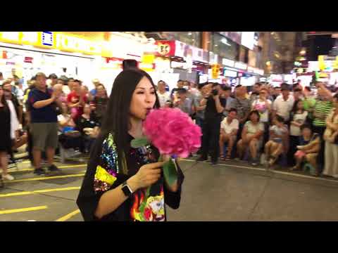 不再猶豫「今天收到一支非常大朵的花，唱出香港人街頭文化精神。」(2018-05-27）香港街頭藝人及唱作音樂人彭梓嘉老師