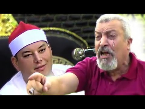 وقف بوسط العزاء وهو يبكى وقام بمدح الشيخ محمود القزاز فجائه الرد من الشيخ محمود بآيات الله بكل خشوع
