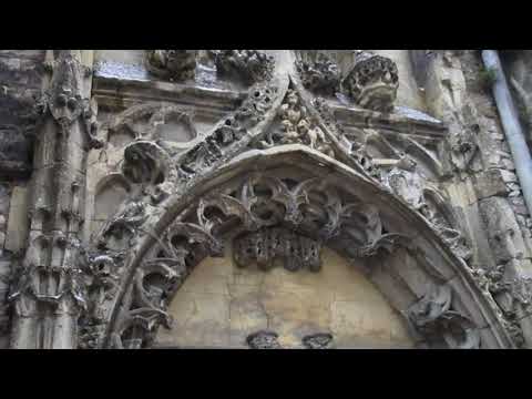 Portail de l'Eglise Ste Croix sous la neige. (Provins)