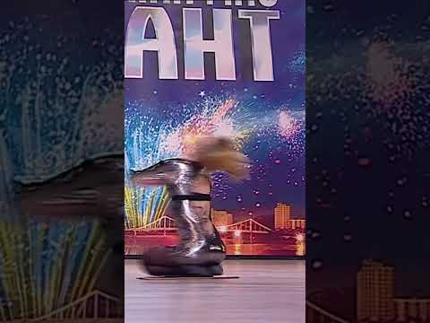 Що вона робить?!
