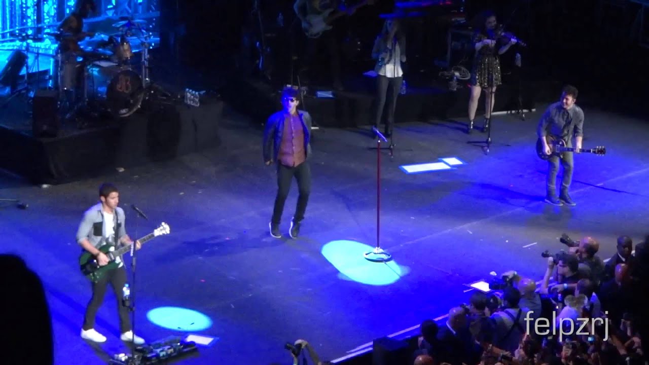 Jonas Brothers - Intro + Paranoid (World Tour 2013 Rio de Janeiro) 1080p HD