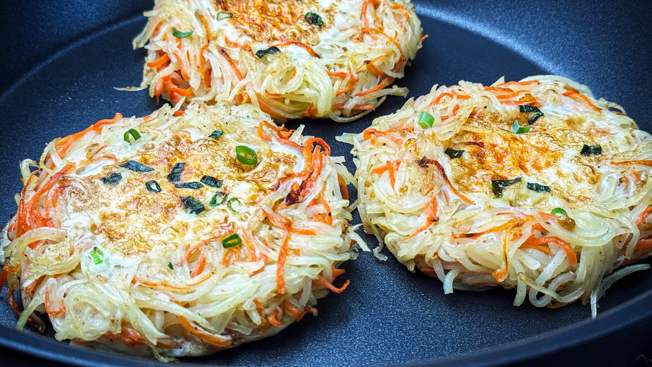 Золотистые картофельные оладьи с яйцом (очень просто!)