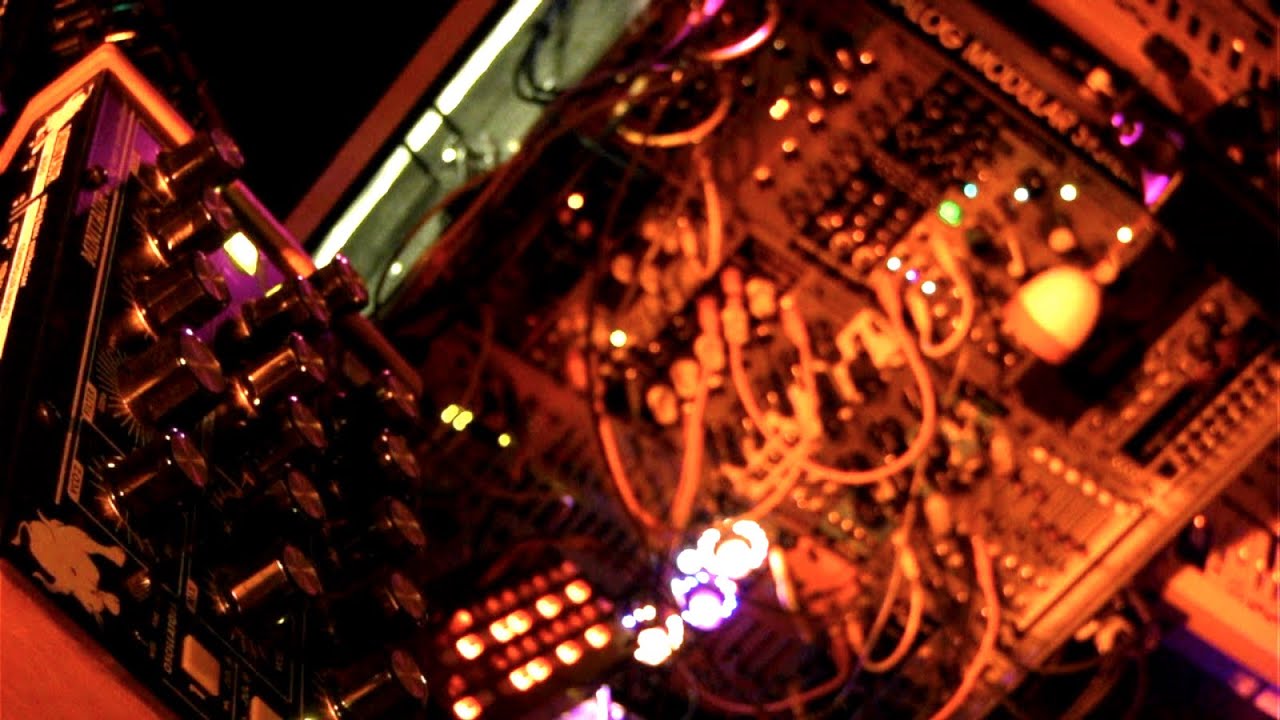 Der Arbeiter ('The Worker) - handmade Electronic Music with modular Synth - Acid / Techno