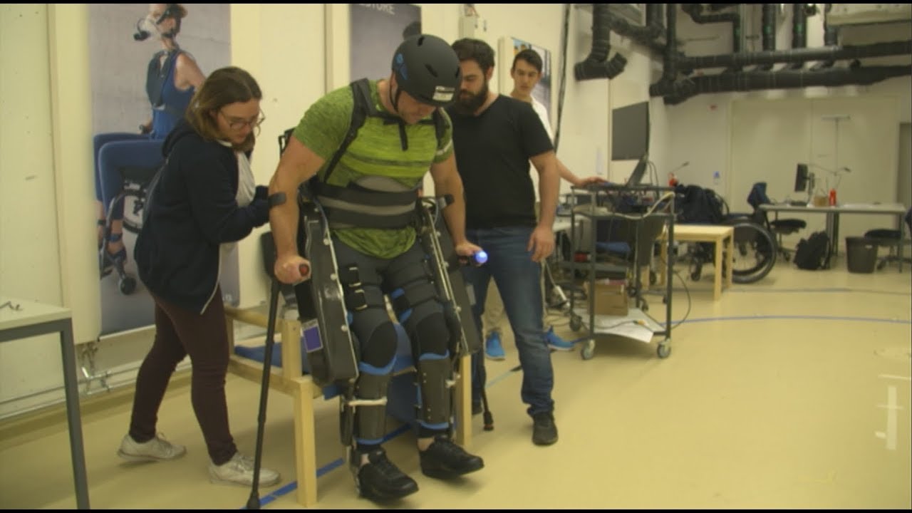 جهاز يساعد أصحاب الإعاقة الجسدية بمهامهم اليومية مثل المشي أو صعود السلالم