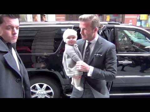 Video: Harper Beckham follows in mom's footsteps