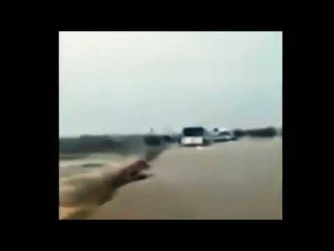 لحظة جرف سيول الواد لحافلة الراشيدية. The moment of the flooding of the bus Rashidia Morocco