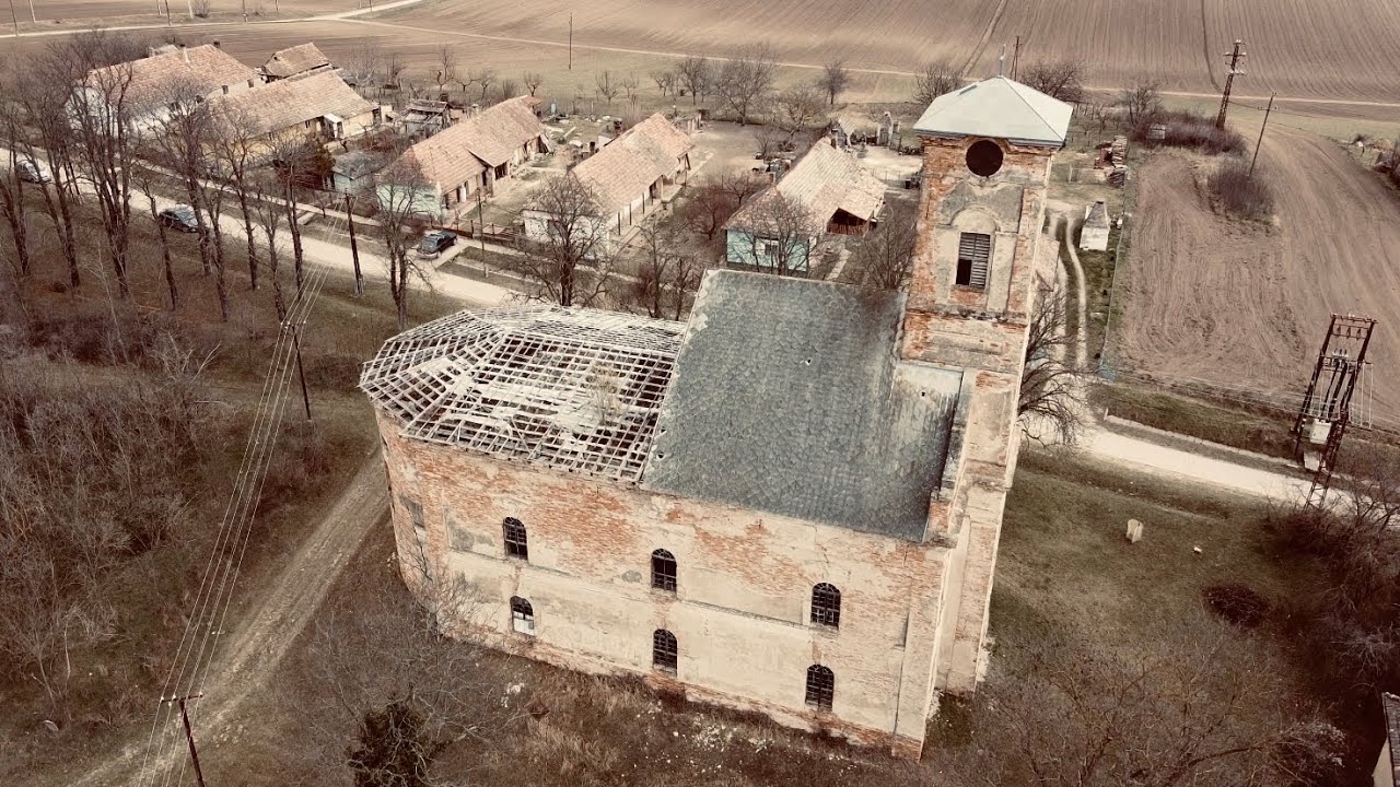 Akiért a harang szól... Udvari elhagyatott temploma