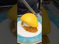 カマンベールチーズを丸ごと挟んだ半熟とろとろオムライス🍳